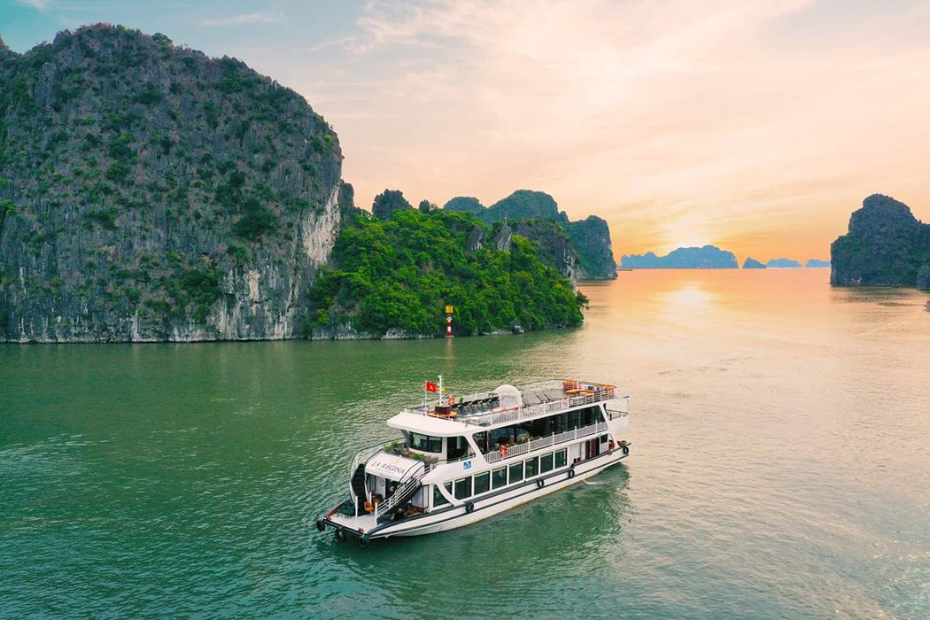 LA REGINA EXPLORER Day Cruise Halong Bay - Joyfulvietnamtravel